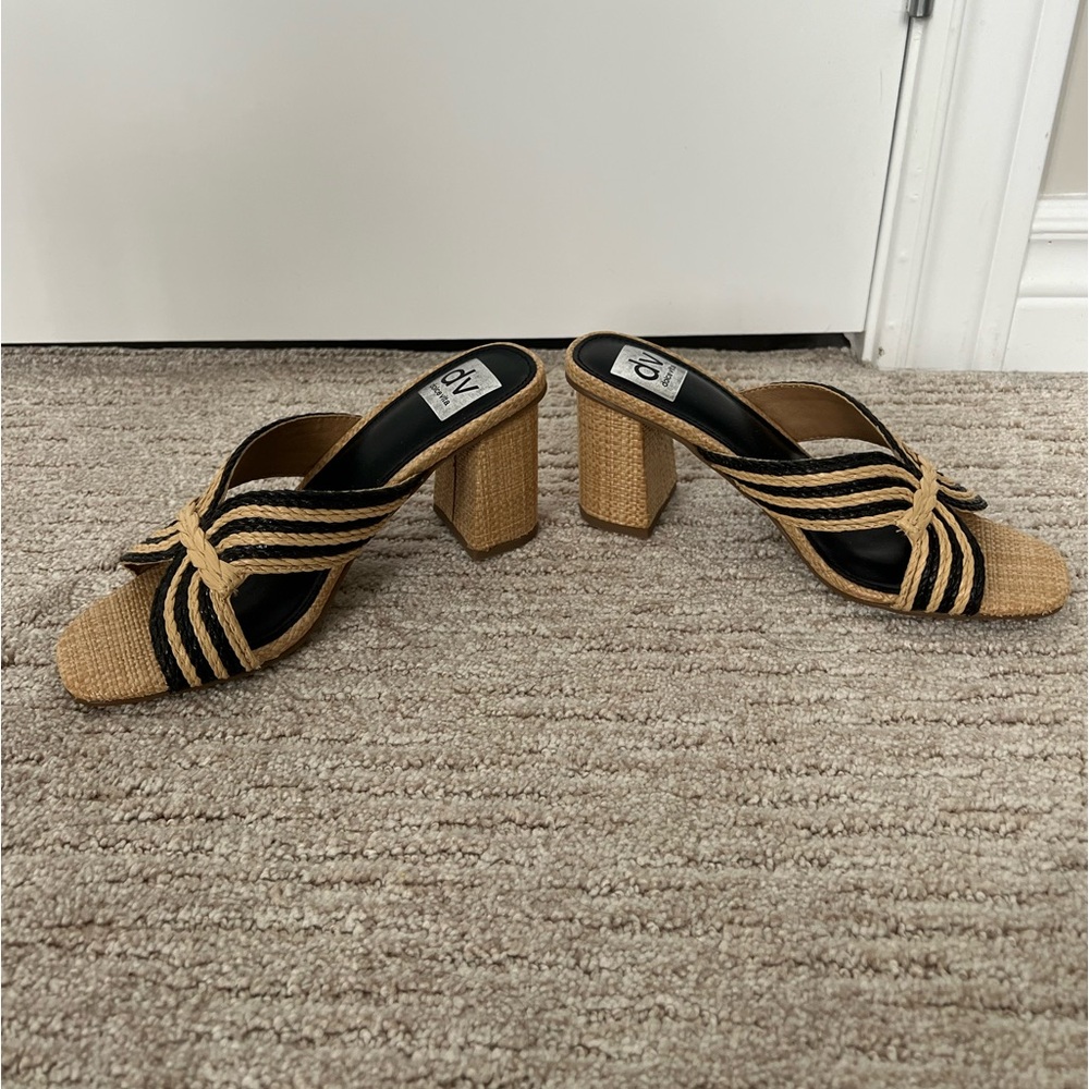 BNWT Dolce Vita Raffia Straw Heels size 6 women’s - Picture 2 of 6